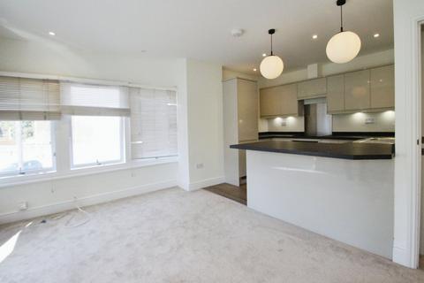 2 bedroom flat to rent, High Street, Maidenhead SL6