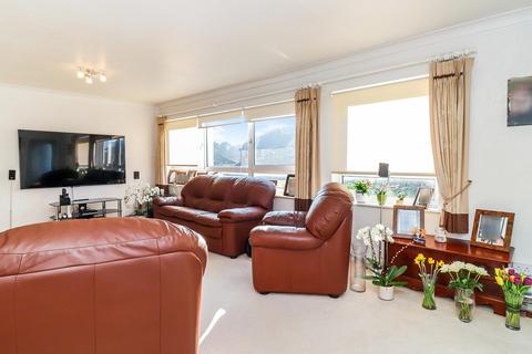 2 bedroom flat for sale, The Four Tubs, Bushey Heath WD23