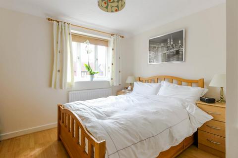 30 Westminster Gardens, London, E4 6ER