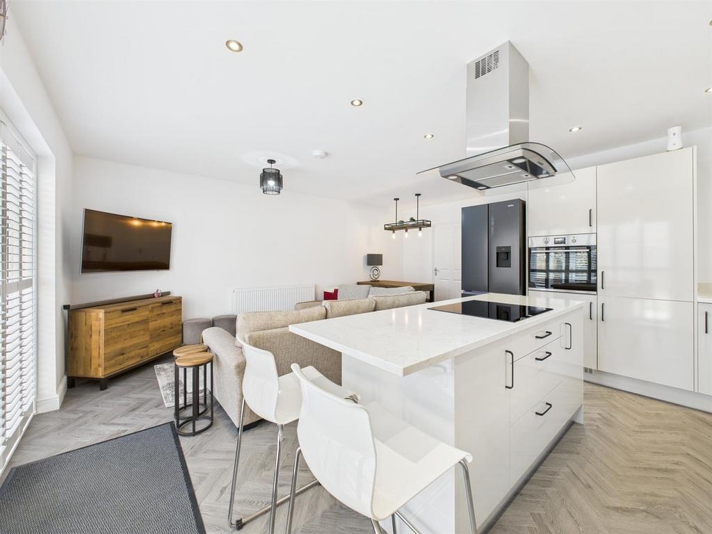 Open plan kitchen/dining/living: