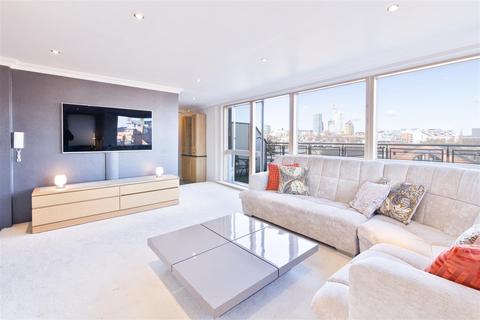 2 bedroom penthouse for sale, Bowman Lane, Leeds LS10