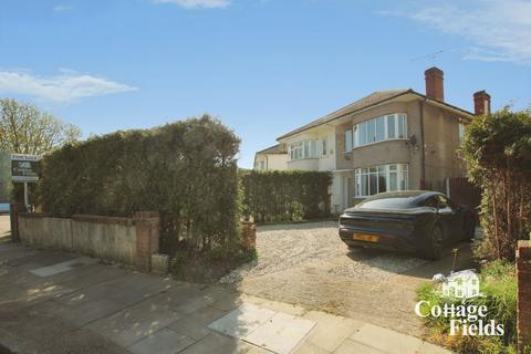 Baker Street, Enfield, EN1