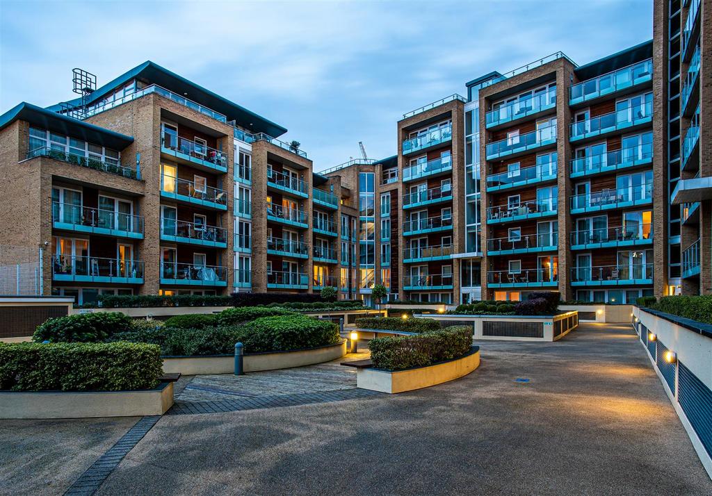Battersea Park Road, Battersea Park... 1 bed flat - £2,000 pcm (£462 pw)