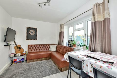 2 bedroom maisonette for sale, The Crescent, Watford, WD18