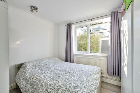 2 bedroom maisonette for sale, The Crescent, Watford, WD18