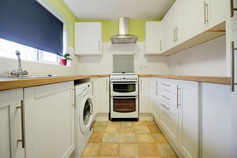 3 bedroom terraced house to rent, Conan Doyle Walk, Swindon SN3