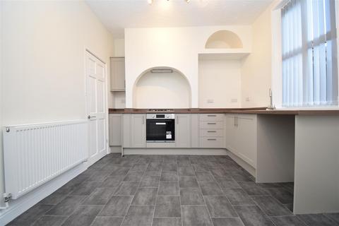 2 bedroom terraced house to rent, Silver Street, Wakefield WF1