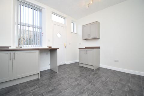 2 bedroom terraced house to rent, Silver Street, Wakefield WF1