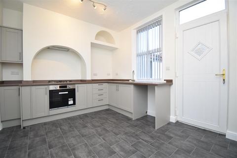 2 bedroom terraced house to rent, Silver Street, Wakefield WF1