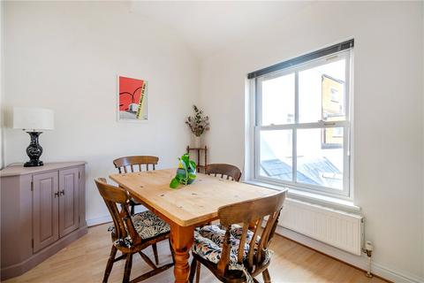 15 Angel Yard, Marlborough, SN8 1AG
