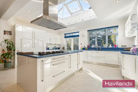 5 bedroom semi-detached house for sale, Hillfield Park, London