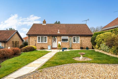 2 bedroom bungalow for sale, Broom Close, Calcot, Reading