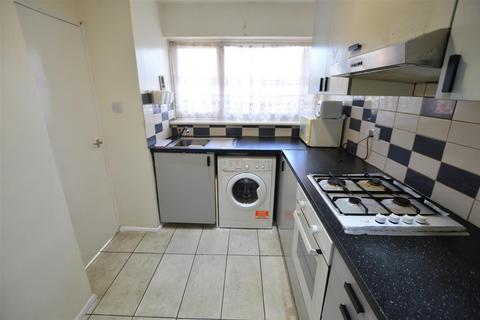 2 bedroom flat to rent, Slough