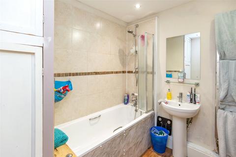Basement Flat, 13 Buckingham Place, Clifton, Bristol, BS8 1LJ