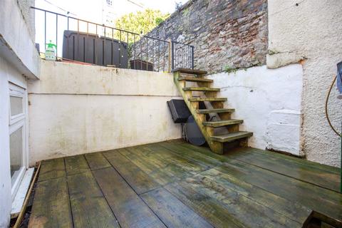Basement Flat, 13 Buckingham Place, Clifton, Bristol, BS8 1LJ