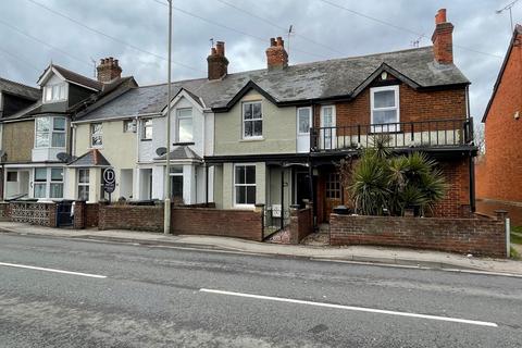 2 bedroom terraced house to rent, Hambridge Road, Newbury RG14