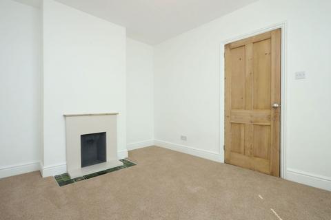 2 bedroom terraced house to rent, Hambridge Road, Newbury RG14