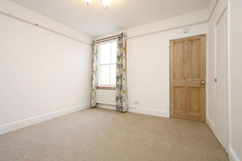 2 bedroom terraced house to rent, Hambridge Road, Newbury RG14