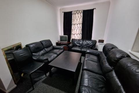 3 bedroom detached house to rent, Audley Road, Manchester M19 3EG
