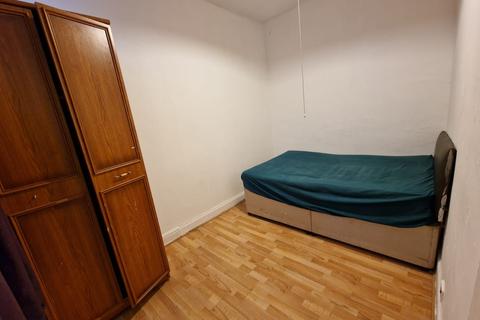 3 bedroom detached house to rent, Audley Road, Manchester M19 3EG