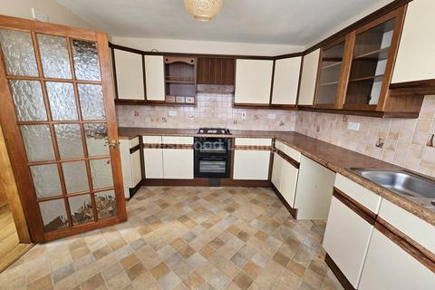 3 bedroom semi-detached house to rent, Ostlers Lane, Leek