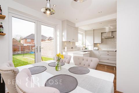 53 Albany Drive, Walton Le Dale, Preston, PR5 4TX