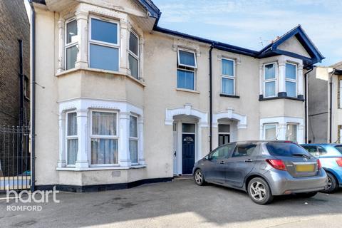 2 bedroom maisonette for sale, North Street, Romford, RM1 1DT