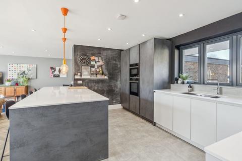 5 Eastergate, Beaconsfield, HP9 1TQ