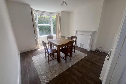 2 bedroom end of terrace house to rent, Primrose Street, Carlton