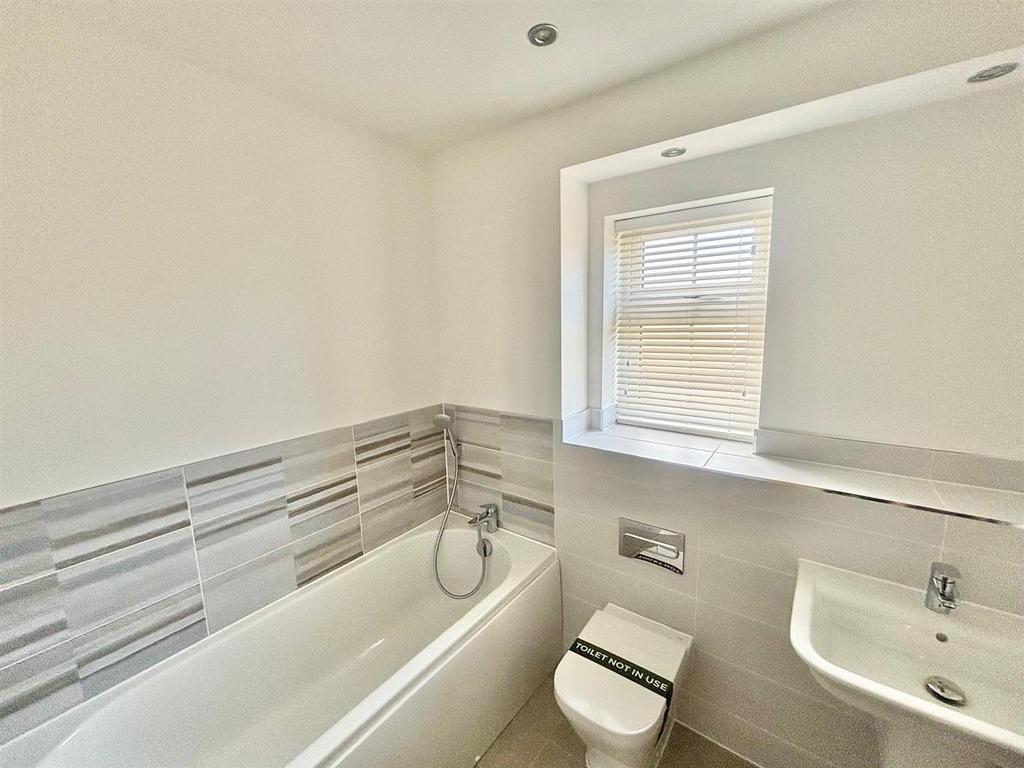Banbury bathroom, Lackham Place.jpg