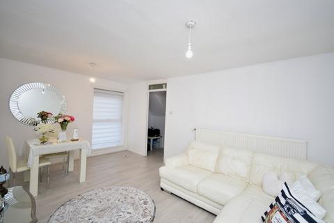 3 bedroom flat for sale, Vostock Close, Highfields, Leicester, LE2