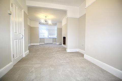 3 bedroom terraced house to rent, Poynter Road, Enfield