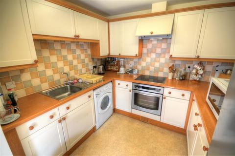 2 bedroom flat to rent, Bravender Court 451 Scalby Road, Scarborough