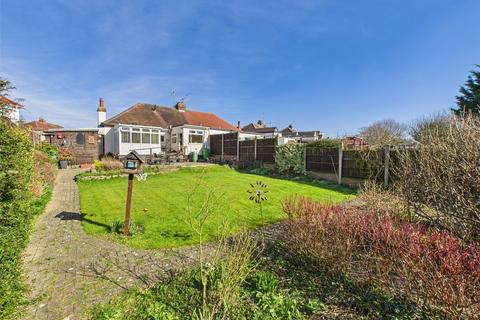 3 bedroom bungalow for sale, Farm Close, Worcester, Worcestershire, WR3