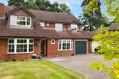 5 bedroom detached house for sale, Thorpe Close, Wokingham