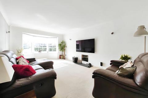 6 Thorpe Close, Wokingham, RG41 2PW