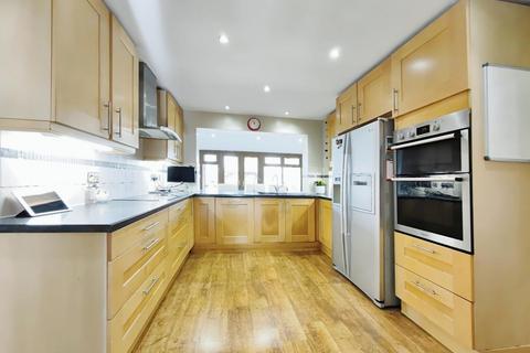 6 Thorpe Close, Wokingham, RG41 2PW