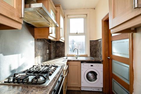 2 bedroom terraced house to rent, Kepler Terrace, Leeds LS8