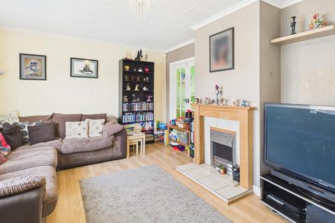 3 bedroom semi-detached house for sale, Prebendal Avenue, Aylesbury HP21