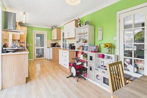 3 bedroom semi-detached house for sale, Prebendal Avenue, Aylesbury HP21