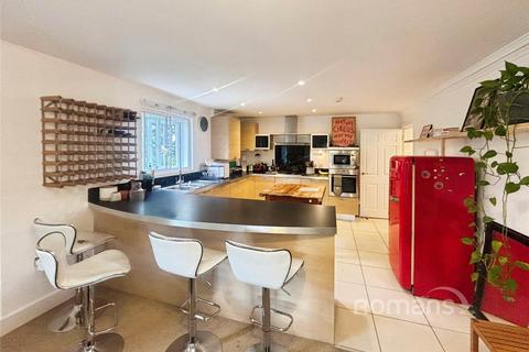2 bedroom flat to rent, London Road, Ascot, SL5