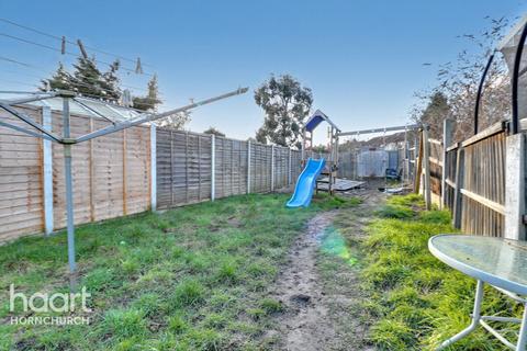 3 bedroom terraced house for sale, Brian Close, Hornchurch