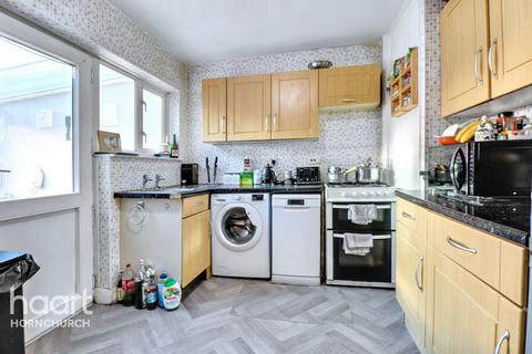 3 Brian Close, Hornchurch, RM12 4SL