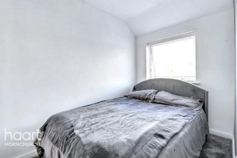 3 Brian Close, Hornchurch, RM12 4SL