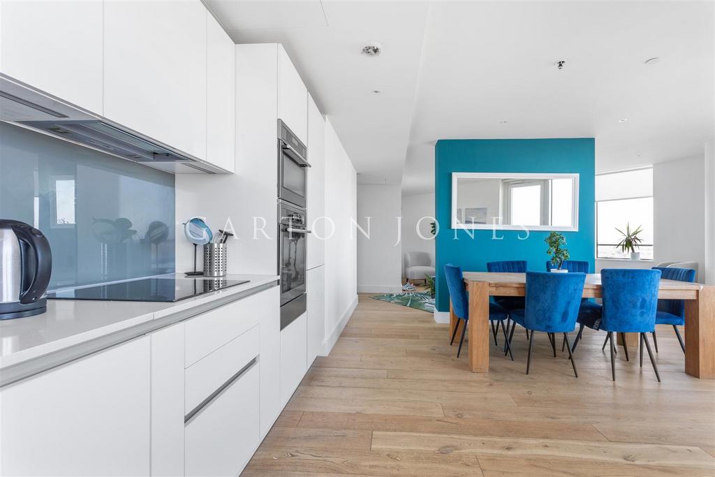 Kitchen/ Dining Room
