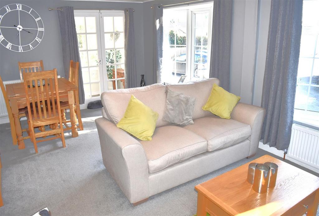 Lounge/dining room
