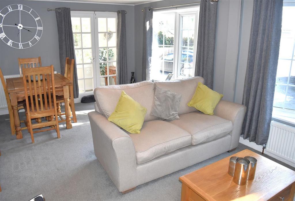 Lounge/dining room
