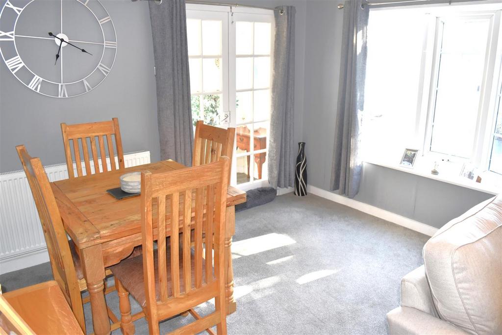 Lounge/dining room