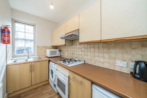 3 bedroom flat to rent, Montague Road, Richmond TW10