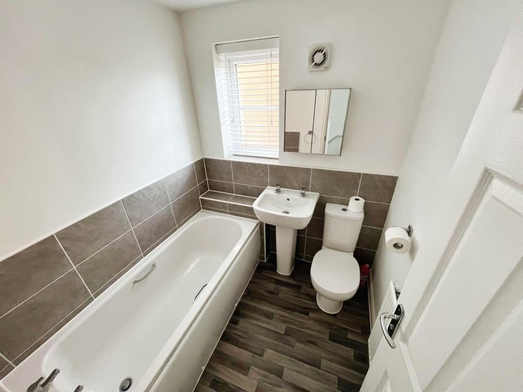 E02a6a6e-Bathroom.jpg